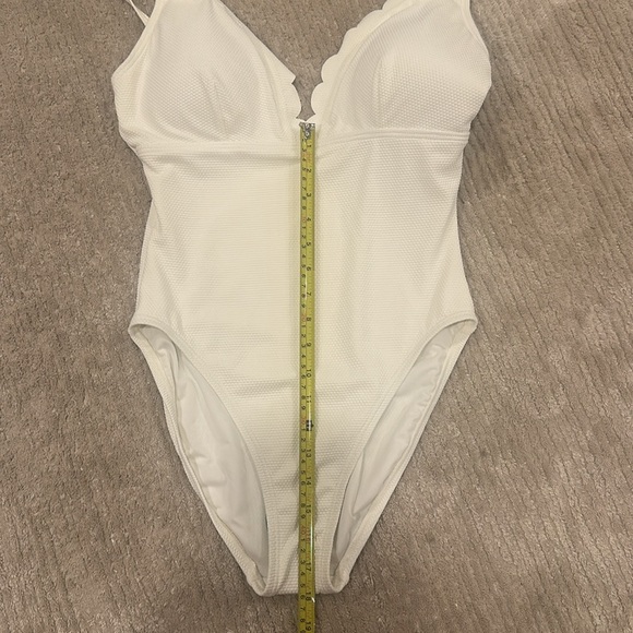 Kate Spade Swimwear, Scallop V-Neck One Piece Swimsuit, Ivory Large NWT - Picture 12 of 12